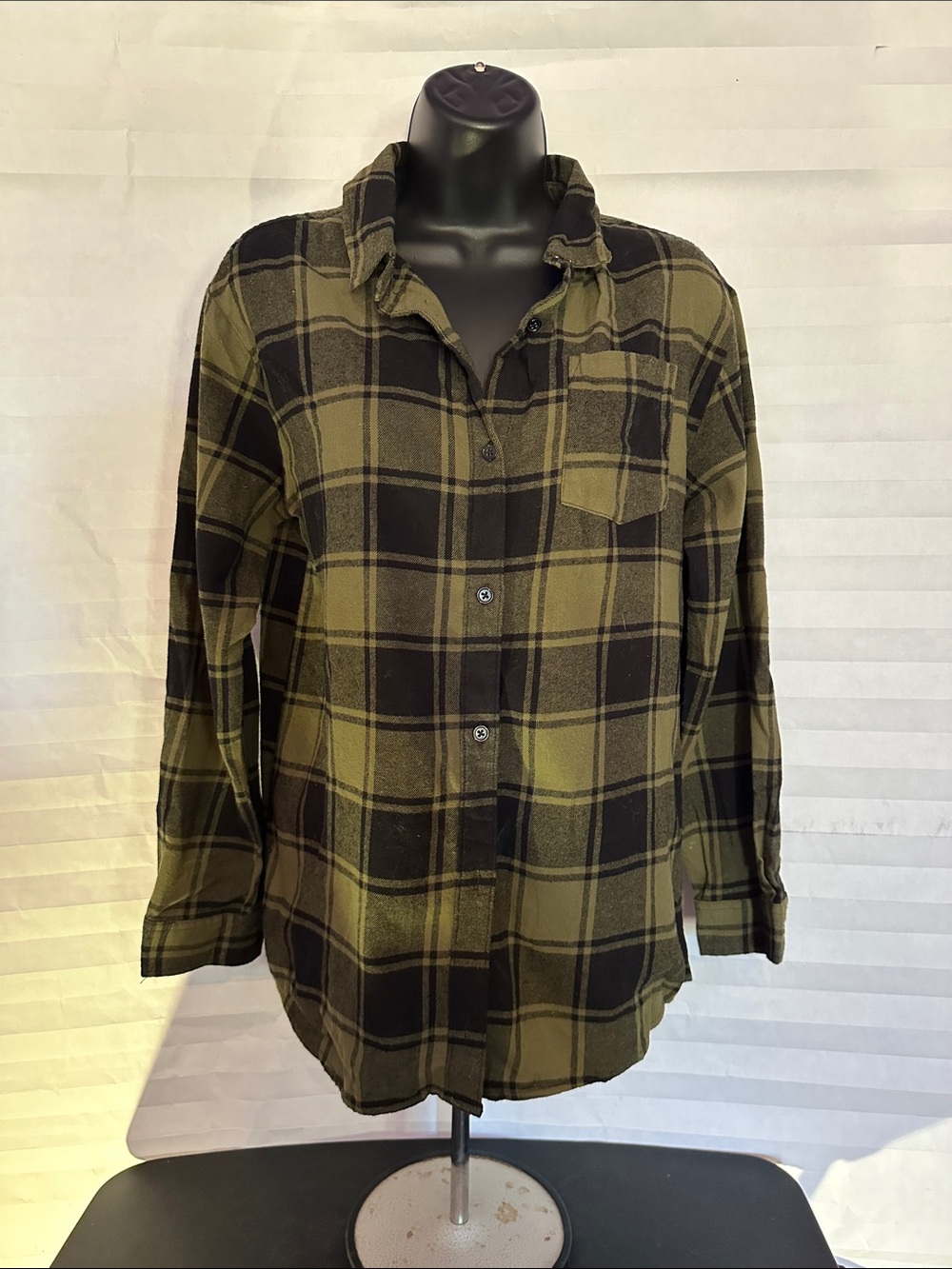 Forever 21 Kids Olive & Black Plaid Flannel Shirt Size 13/14